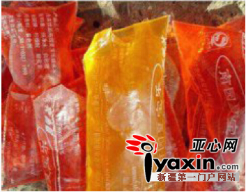 玻璃瓶汽水再度風靡烏魯木齊 每天銷售10萬瓶左右 玻璃瓶汽水再度風靡烏魯木齊 每天銷售10萬瓶左右