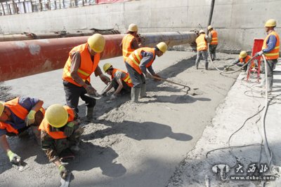 軌道1號線一期馬灘站主體結構封頂