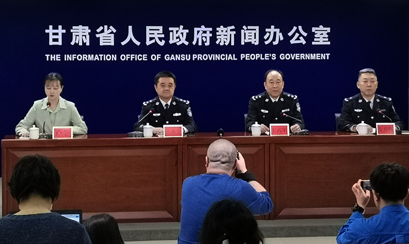 《關于進一步加強農村