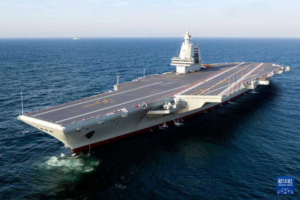 中國海軍福建艦順利完